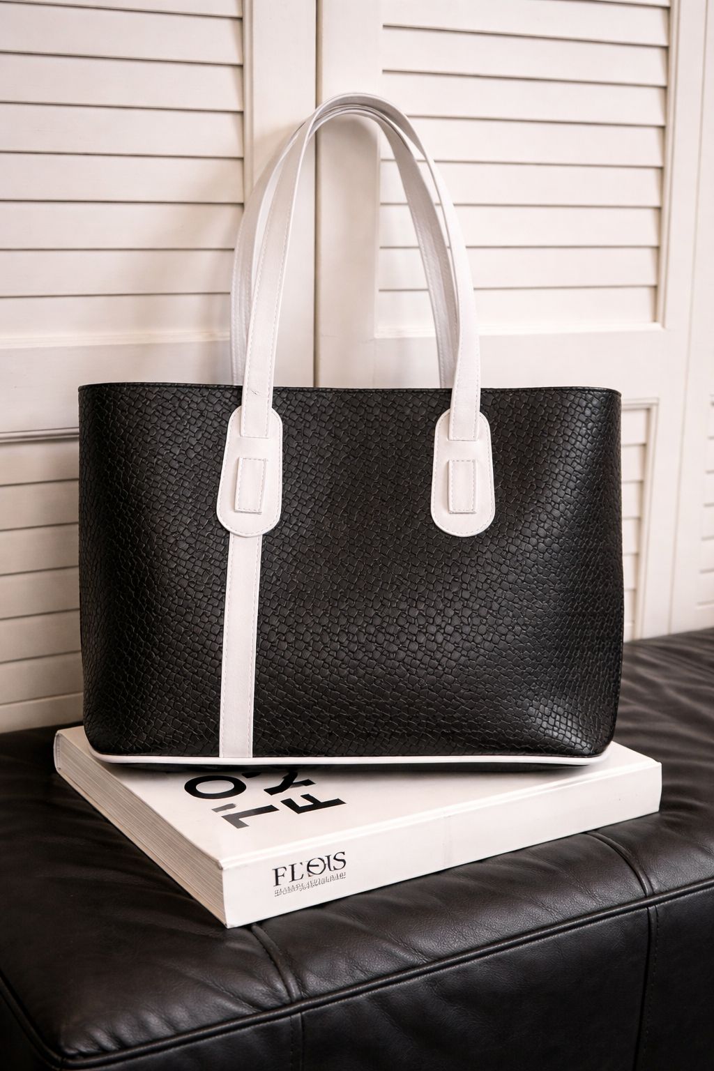 Bolso Tote Tejido Bicolor – Elegancia y Estilo